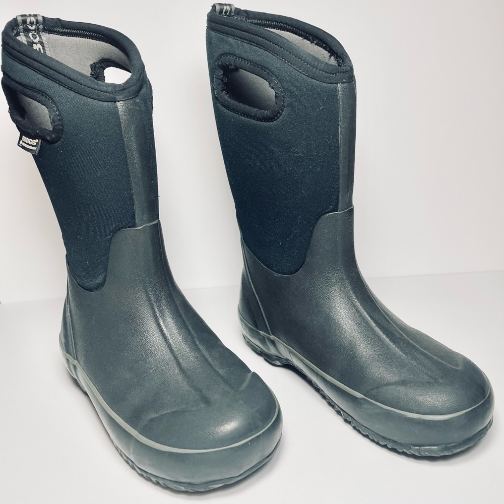 Bogs Classic Kids' Insulated Boots With Handles. Size 3